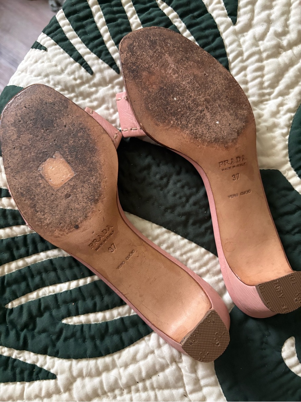 Vintage PRADA Daino Mule Shoes Baby Pink Low Heel Slide Sandals
37 - Picture 3 of 4